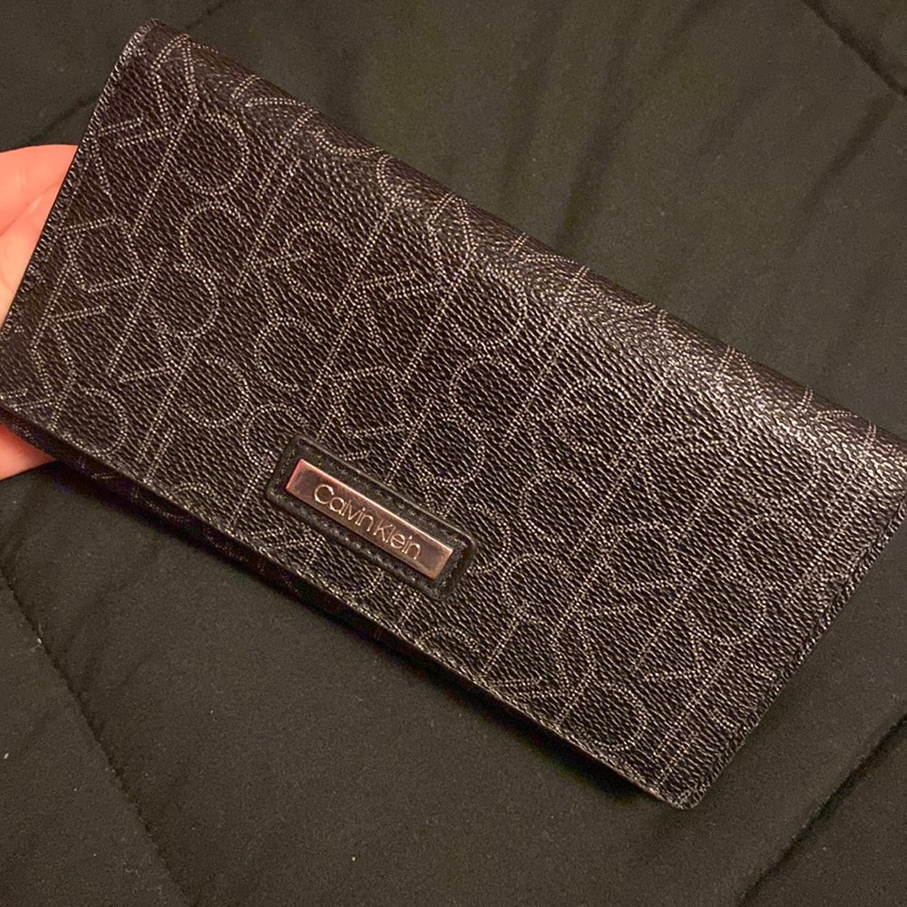 NWOT CALVIN KLEIN WALLET 🖤